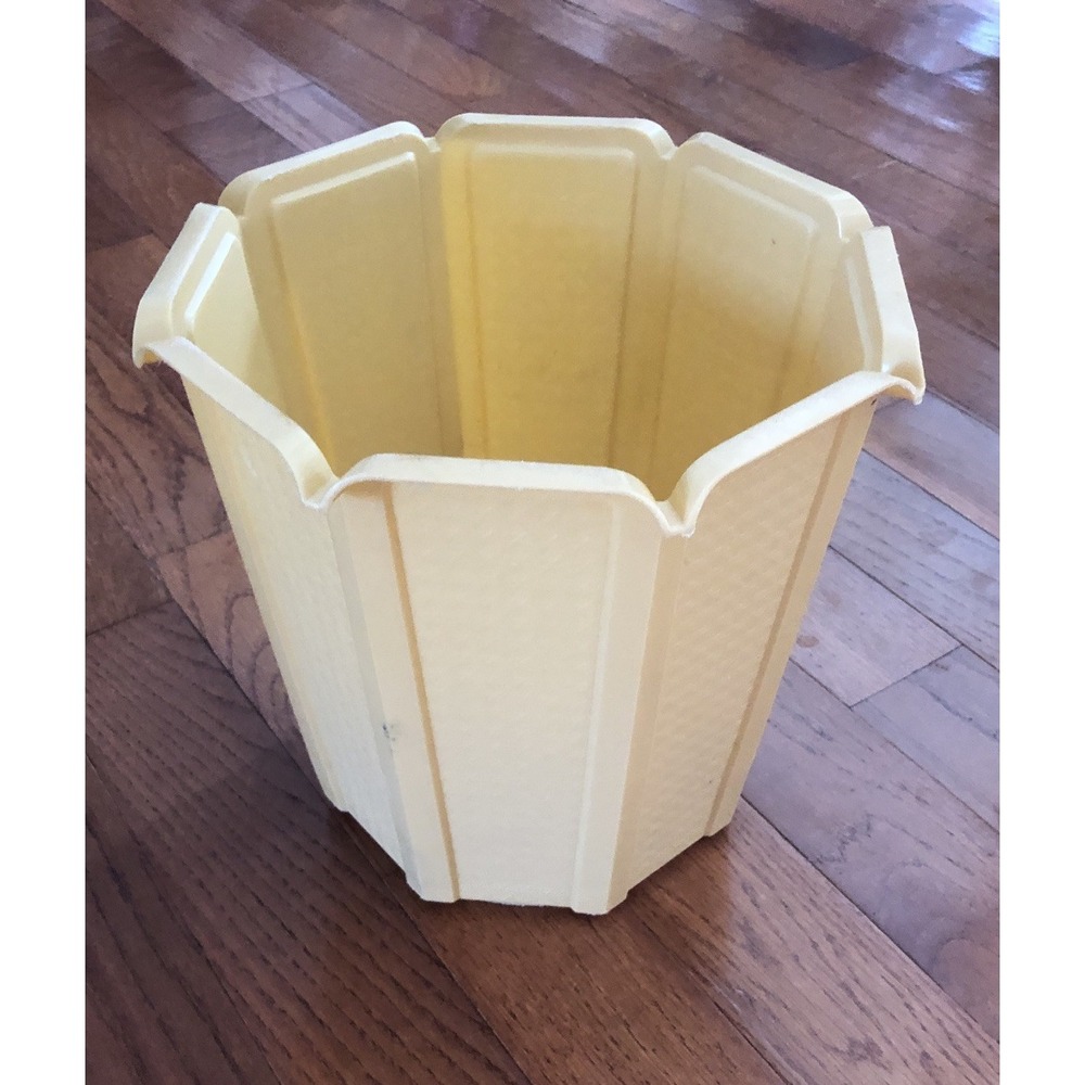 Vintage Rubbermaid Trash Can Wastebasket Basket Weave Pattern 2945 Harvest Gold